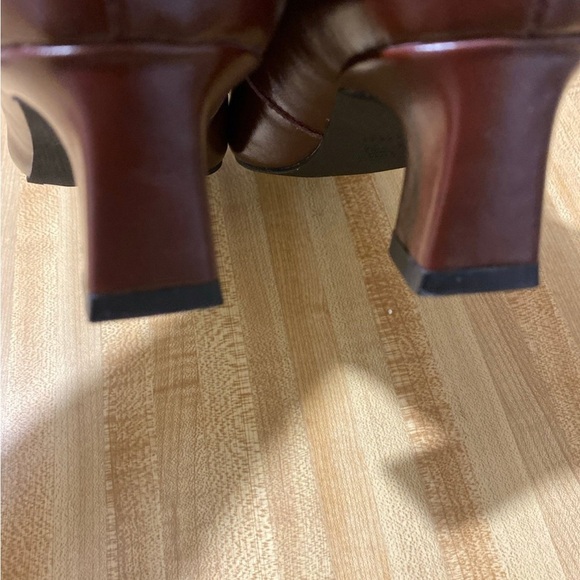 Tina Cus Brown Leather with Gold Accent Square Toe Block Heel Pumps NWOT 5 - Picture 5 of 9